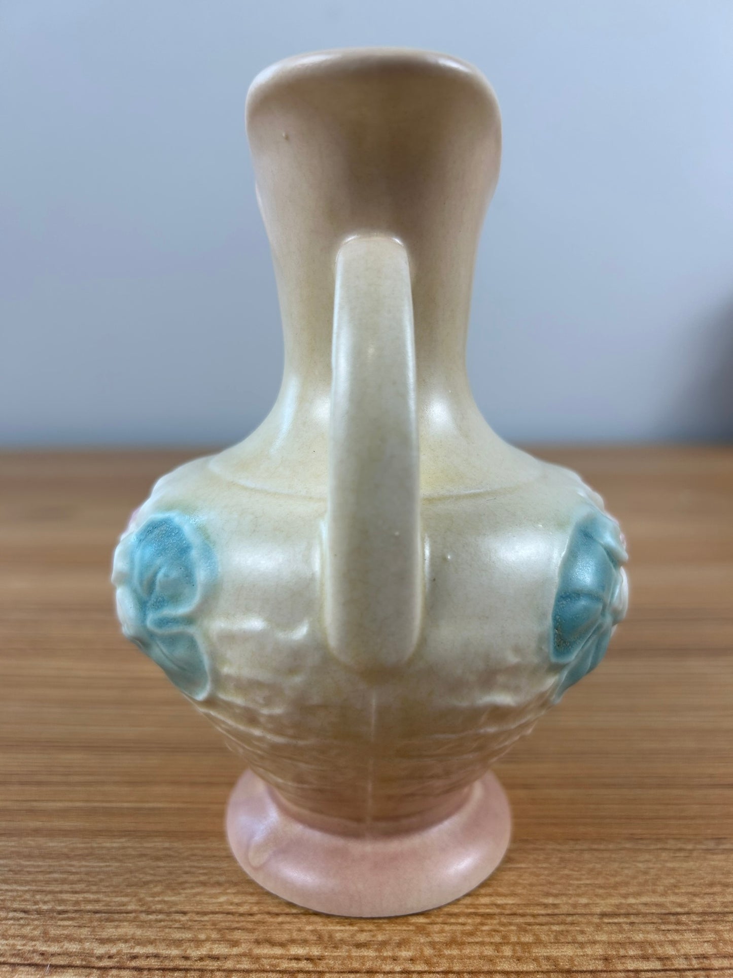 Hull Art Pottery Water Lily Vintage Double Handle Vase #L-2.
