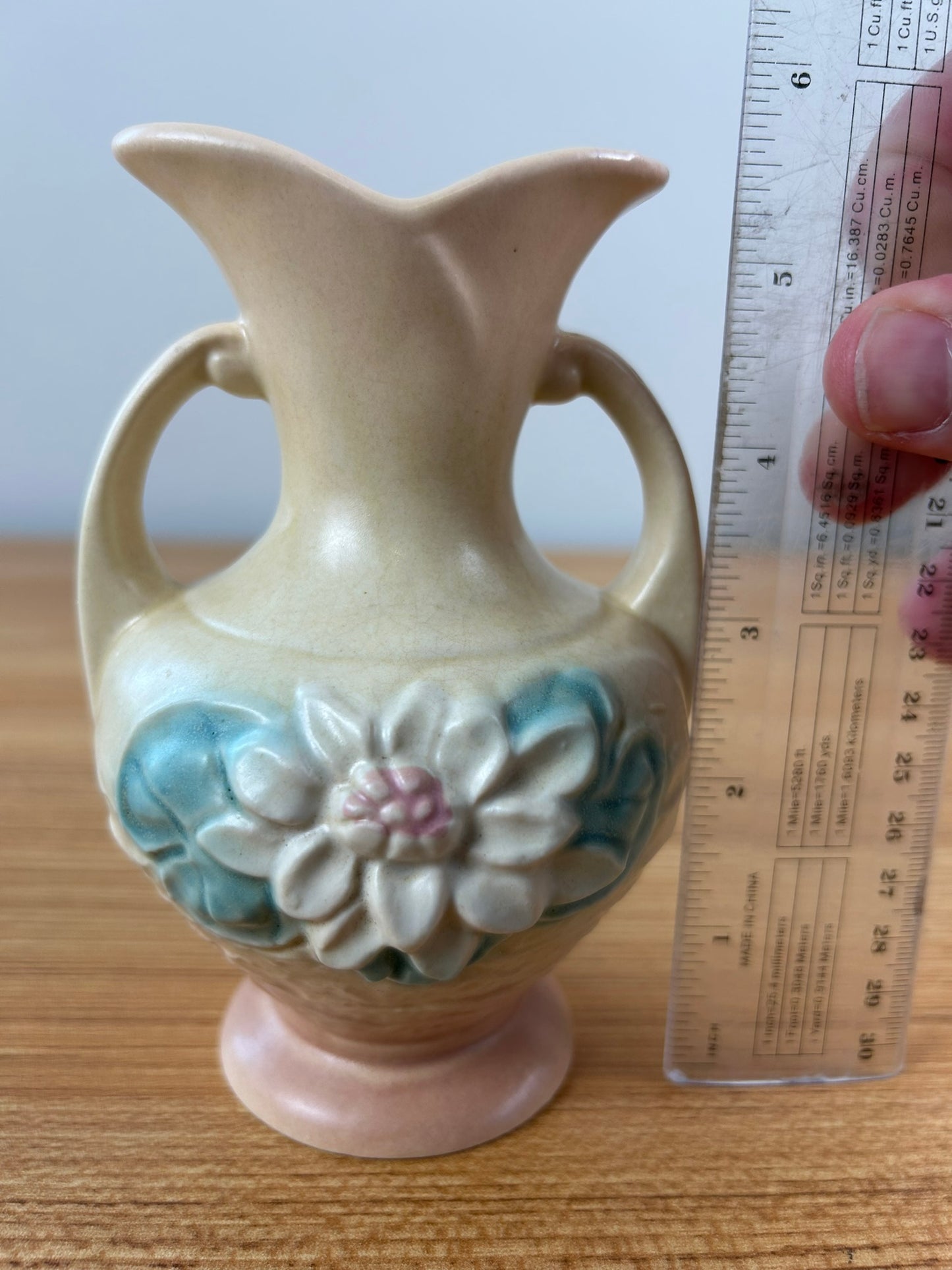 Hull Art Pottery Water Lily Vintage Double Handle Vase #L-2.