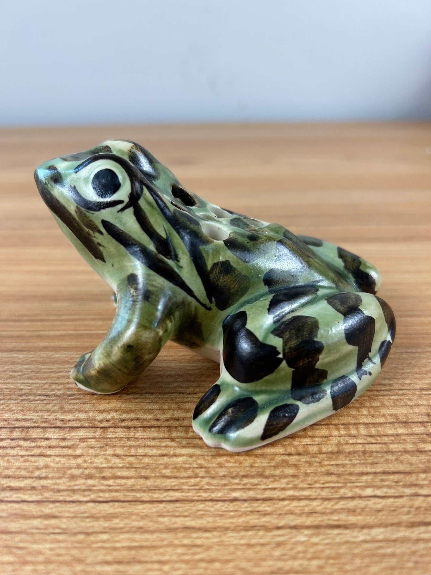 Brush McCoy Art Pottery Frog Realistic Handpainted Flower Stems Holder.