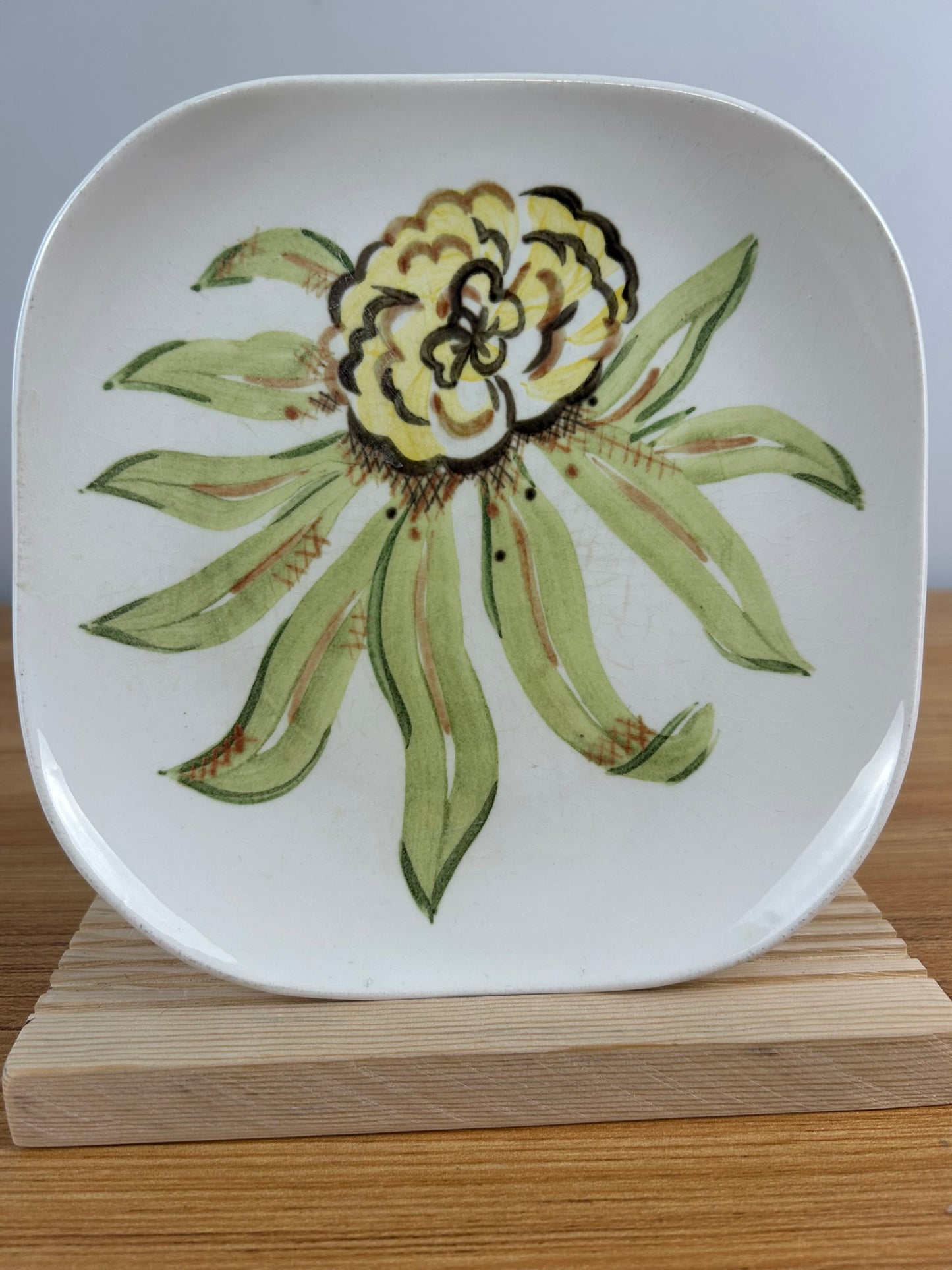 RED WING Art Pottery China 1947 ZINNIA Salad Luncheon Plate 7.5"