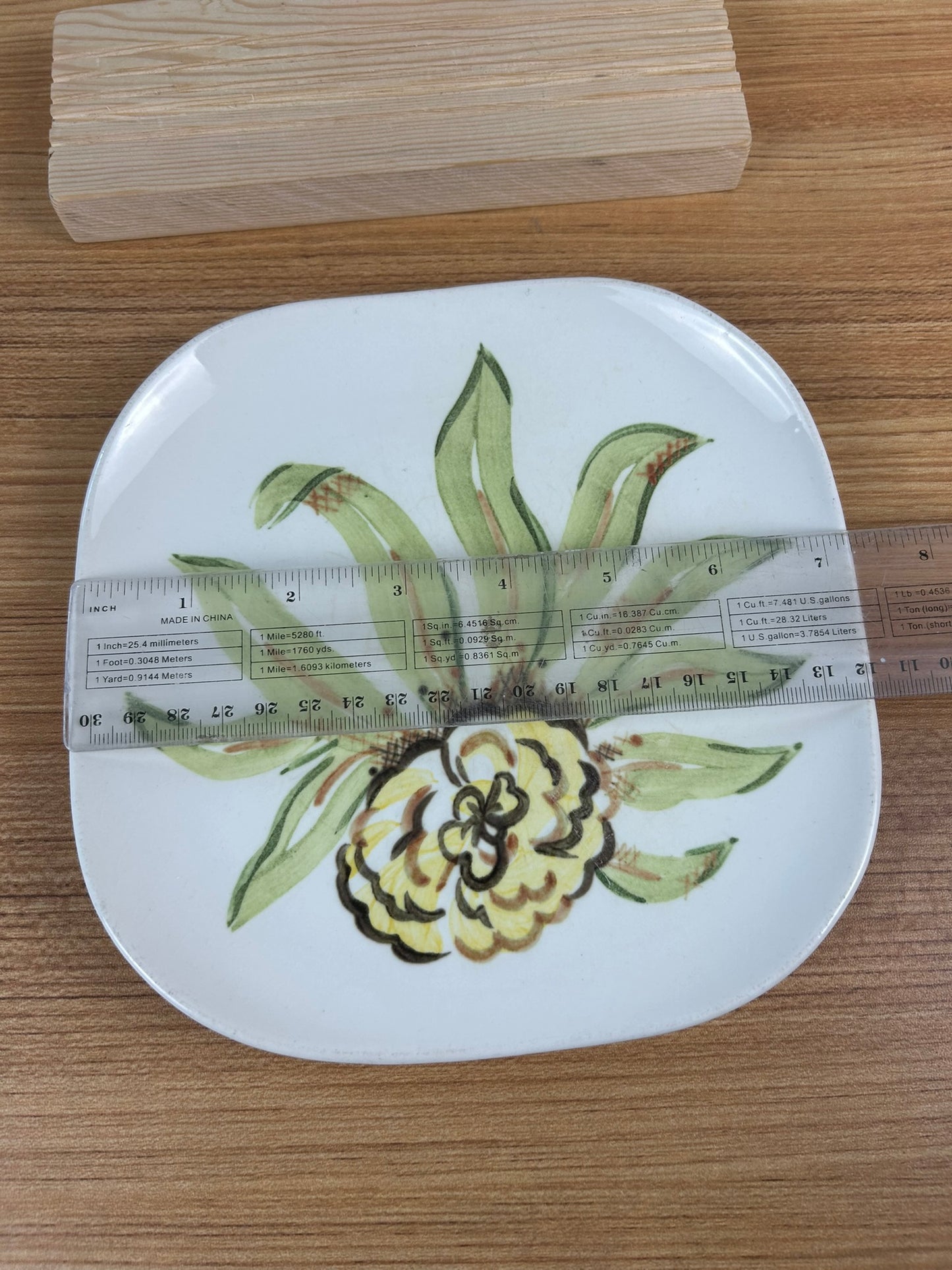 RED WING Art Pottery China 1947 ZINNIA Salad Luncheon Plate 7.5"