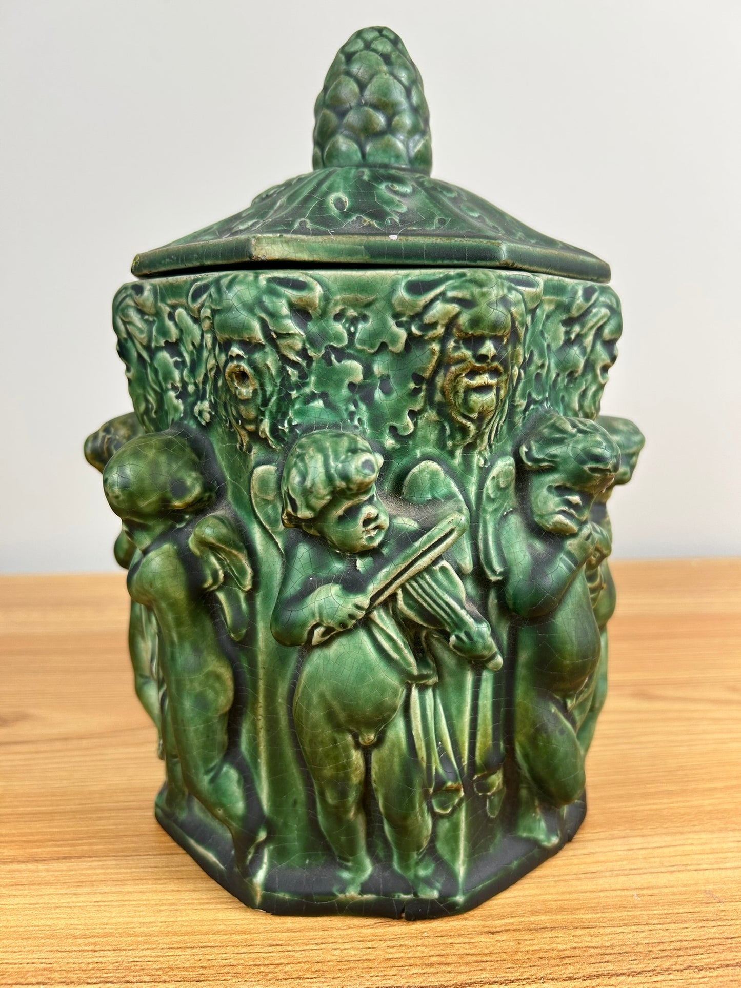 c1900 ATLANTIC POTTERY Octagonal Figural HUMIDOR TOBACCO JAR w/ CHERUBS, FACES