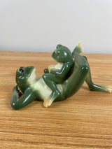 2004 FRANZ AMPHIBIA FROG FIGURINE FATHER & SON LAYING DOWN FZ00624 MIB