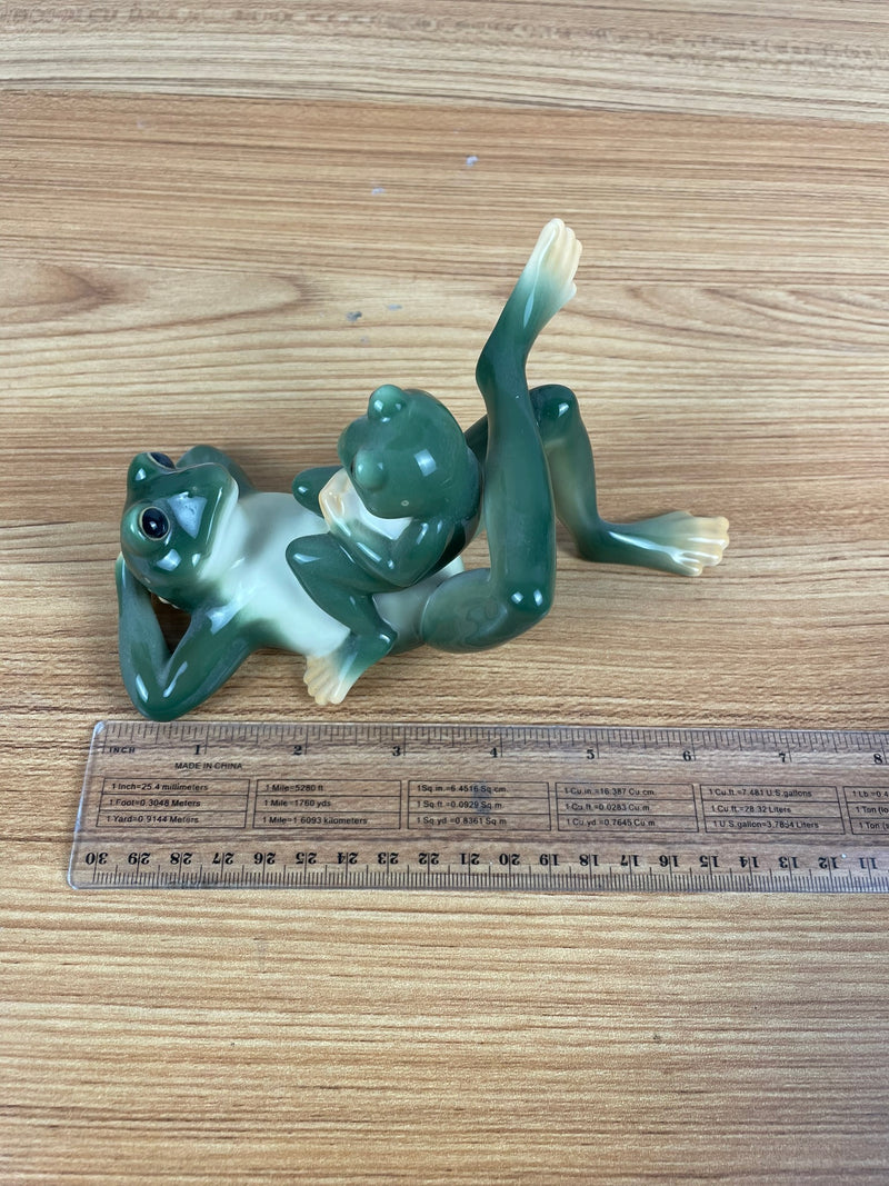 2004 FRANZ AMPHIBIA FROG FIGURINE FATHER & SON LAYING DOWN FZ00624 MIB