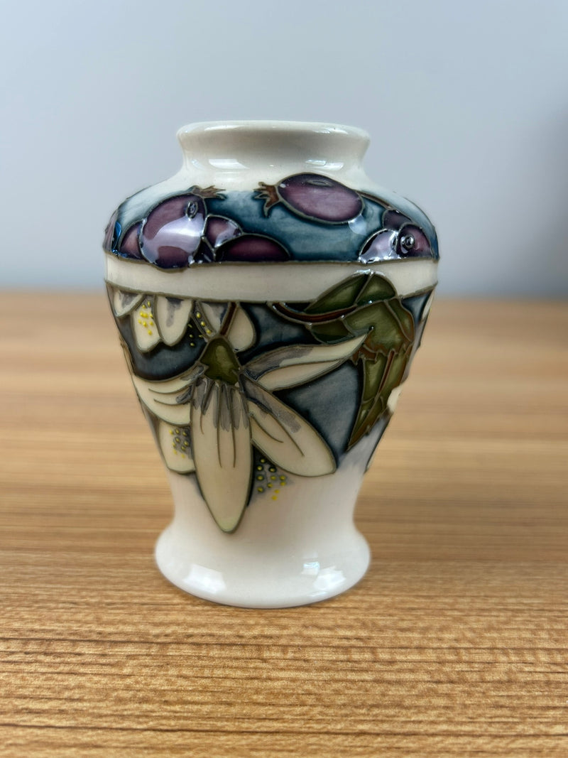 MOORCROFT ART POTTERY JUNEBERRY PATTERN BY ANJI DAVENPORT 22/3