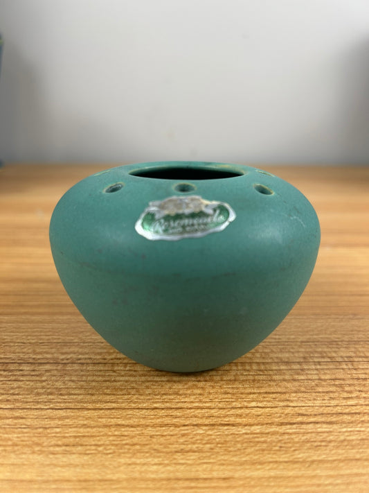 Rosemeade Pottery Dakota Matte Green Flower Frog Vase w/ Sticker EXCELLENT