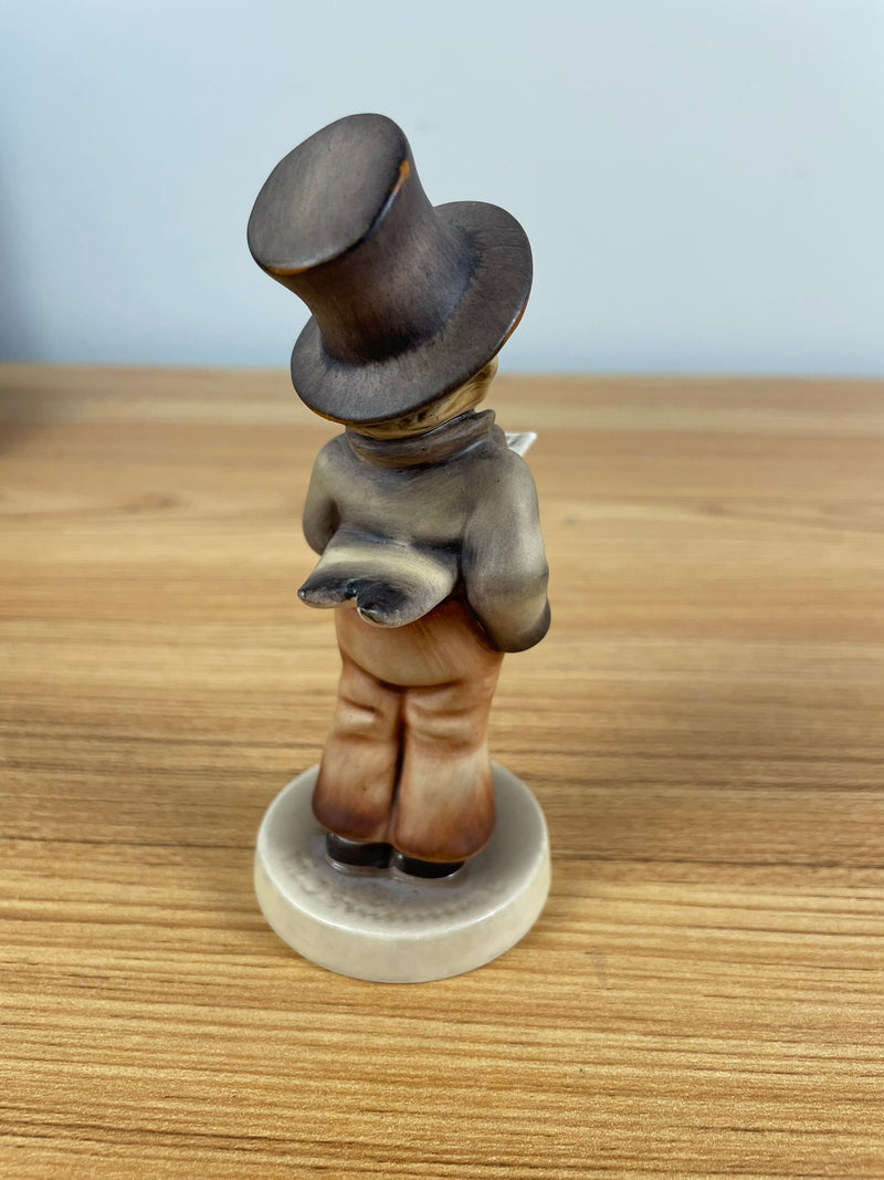 Vintage Goebel Hummel Figurine “Street Singer” #131 Western Germany