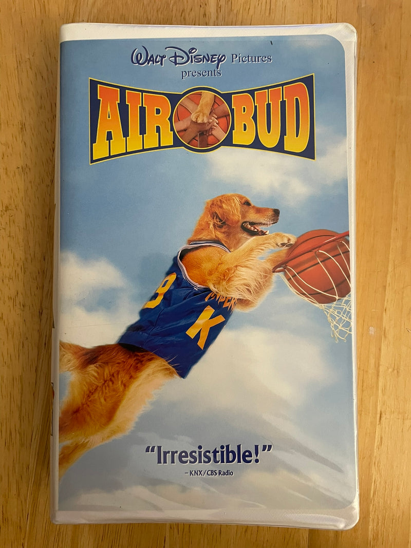 Disney's Air Bud (VHS, 1997) Clamshell