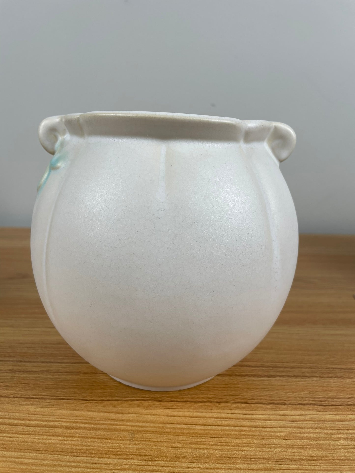 Weller Art Pottery White Bouquet 6" Floral Decorated Round Vase F-4
