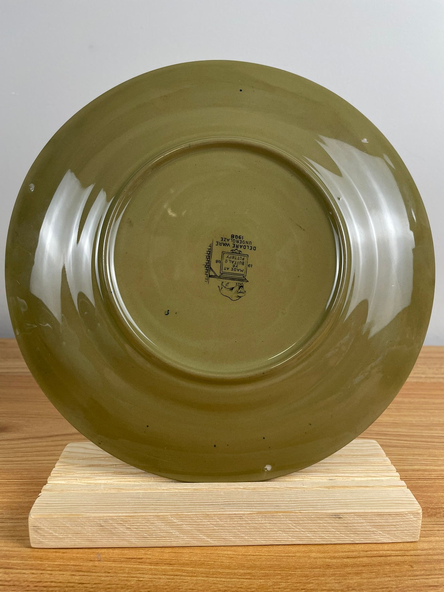 1908 Buffalo Pottery Deldare Ware OLDEN TIMES Plate 8.5" Artist Signed