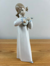Lladro GIRL WITH GUITAR - Glazed Porcelain - Handmade in Spain - 8" - #4871